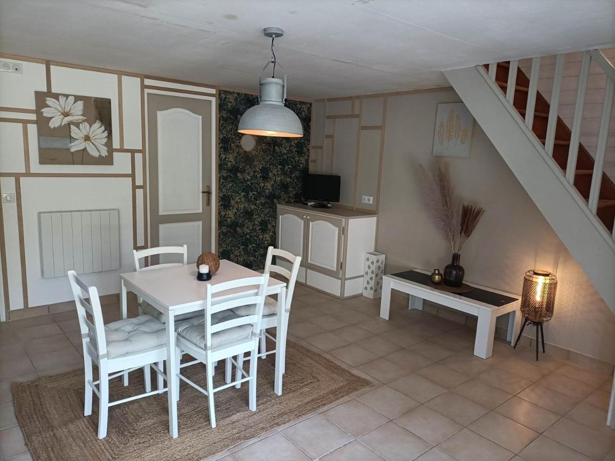 Le Moulin De Benneville Chambres D'Hotes, Petit Dejeuner Compris Cahagnes Exterior foto